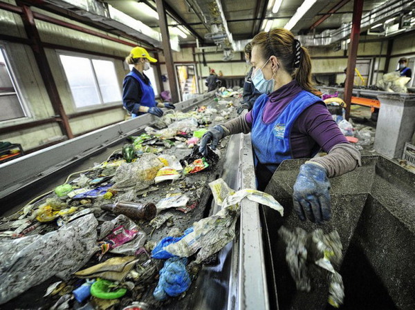 Бизнес по утилизации московского мусора монополизировали 5 компаний