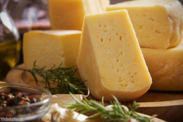 Около половины реализуемого в Москве сыра является фальсифицированным