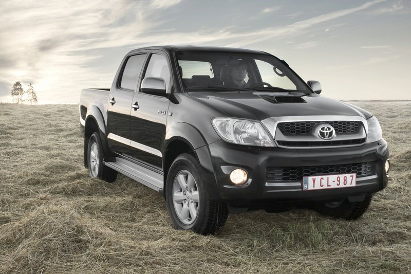 Toyota объявила об отзыве из РФ пикапов Hilux