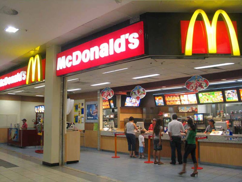 McDonald's планирует заняться реализацией собственных ресторанов франчайзи