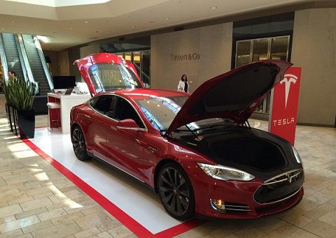 Фирменный автосалон Tesla появится в Москве ближе к концу нынешнего года