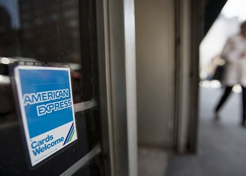 В России появились дебетовые карты American Express