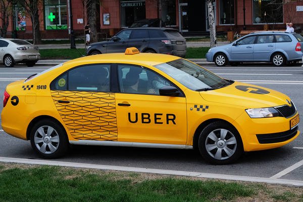 «Uber» объединит бизнес с «Яндекс.Такси»