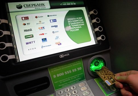Сбербанк начал фиксировать случаи вброса фальшивых банкнот в банкоматы