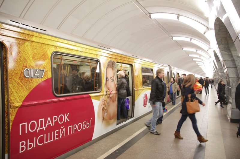 Московская подземка может расторгнуть договор с подрядчиком по размещению рекламы
