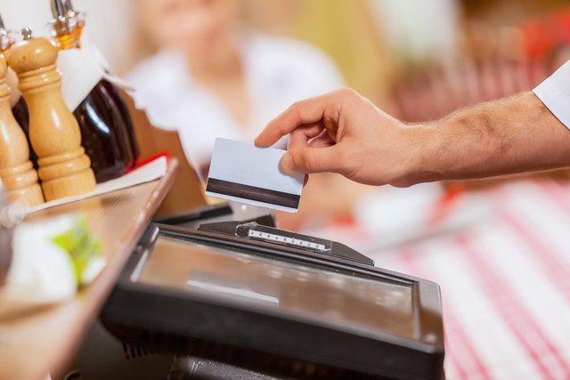 Сервис, позволяющий получать деньги с карты в магазине, тестируют в России