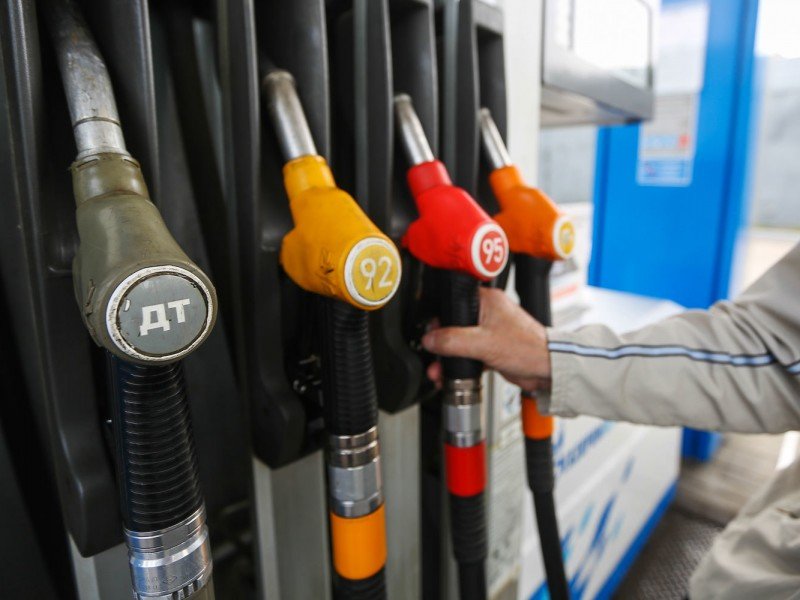 С ростом цен на бензин хотят справиться с помощью «метода Сечина»