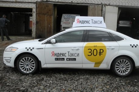 Реклама на автомобилях «Яндекс.Такси» признана ФАС недостоверной