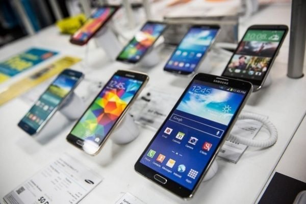 «Samsung» приучит россиян к дорогим смартфонам