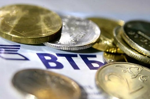 ВТБ привлек от населения в четыре раза больше валюты, чем Сбербанк