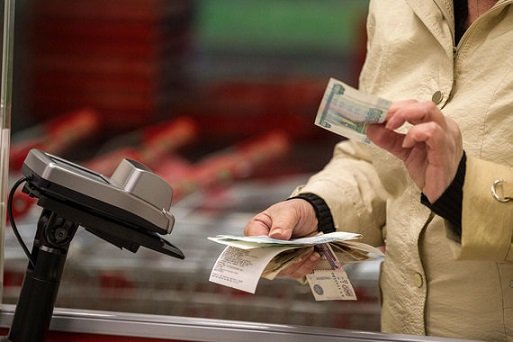 Услуга обналичивания средств с карт на кассах станет доступна клиентам Сбербанком через три месяца