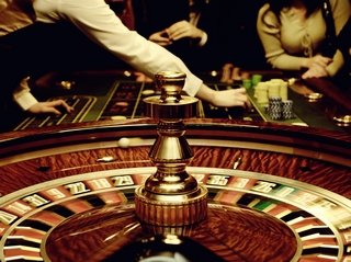 Обзор игрового онлайн заведения казино Император