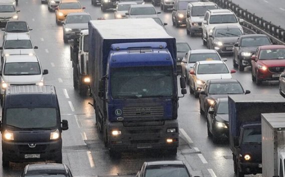 В 2021 году грузовикам могут запретить передвигаться по МКАД