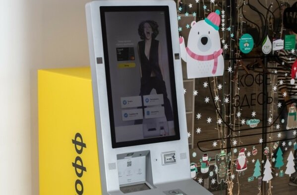 В Москве появился первый банкомат «Тинькофф» без чеков и клавиатуры