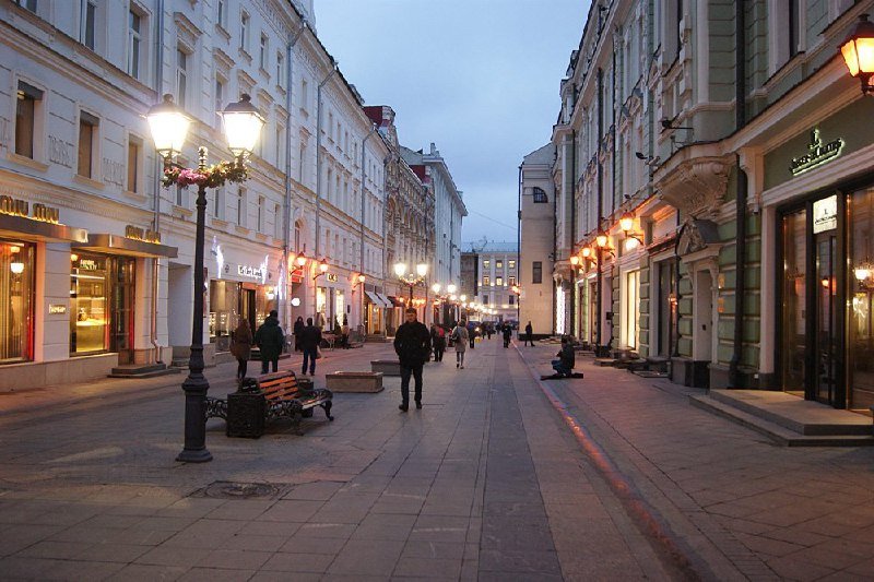 Торговые улицы Москвы стремительно пустеют