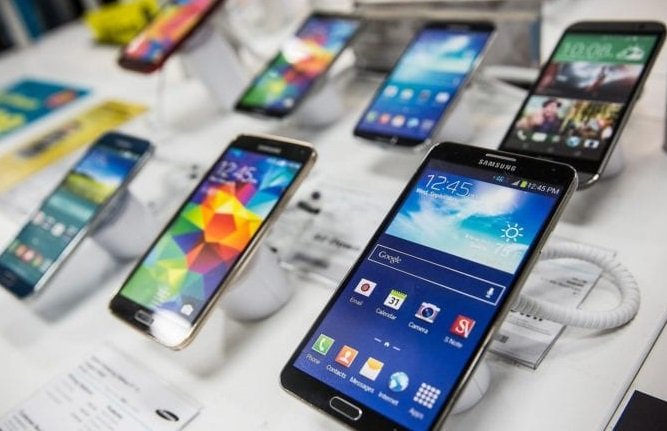 Продажи смартфонов в России показали резкий спад