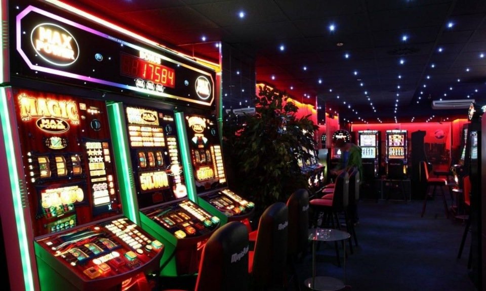 Онлайн игровые автоматы казино рояль опцион ставки на спорт