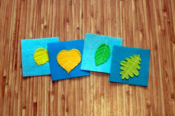 Четыре карточки с листьями на фетре