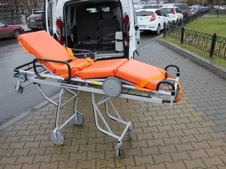 Перевозка лежачего пациента в другой город: Как осуществить и что для этого нужно?