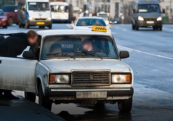 Московские таксисты допускают возвращение на рынок «бомбил»