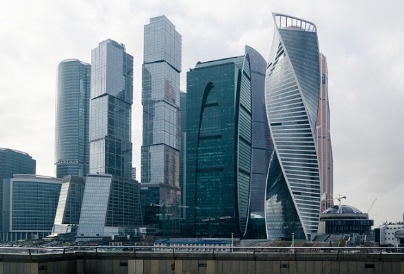 Досрочное расторжение арендных соглашений обойдется уходящим из РФ компаниям в 30 млрд руб.