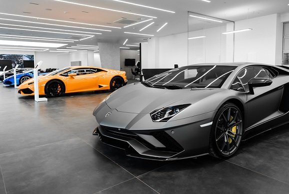 В Москве открылся автосалон с «параллельно импортированными» Lamborghini