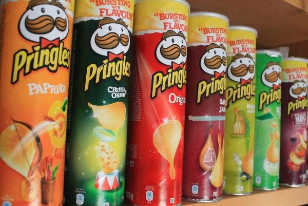В российских магазинах скоро закончатся чипсы «Pringles»